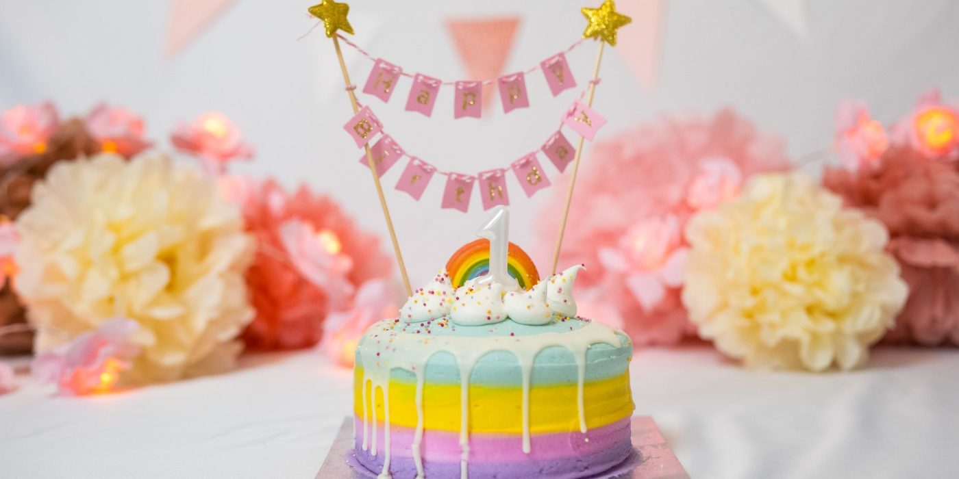Réussissez une déco d&rsquo;anniversaire arc-en-ciel pastel