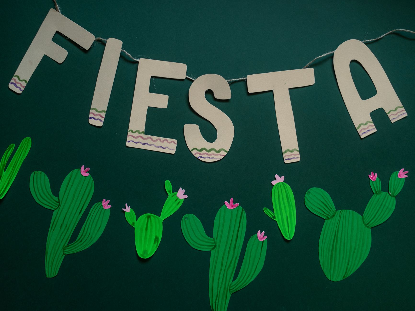 Bannière en papier découpé pour une fête