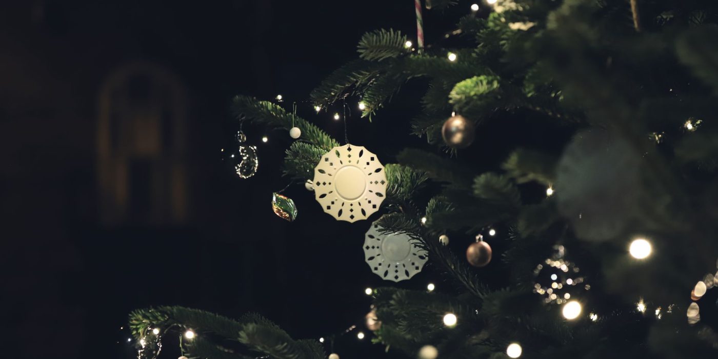 Comment décorer un sapin de Noël sans le rater ?