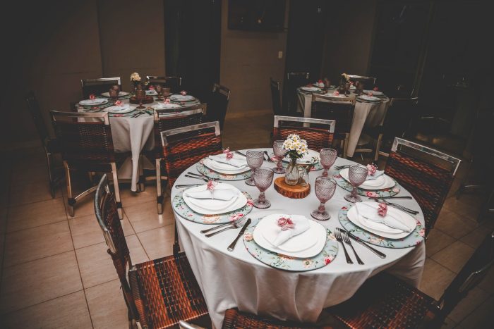 Table ronde de 150 cm : combien de personnes ?