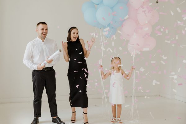 Fête pour annoncer fille ou garçon : quel geste choisir ?